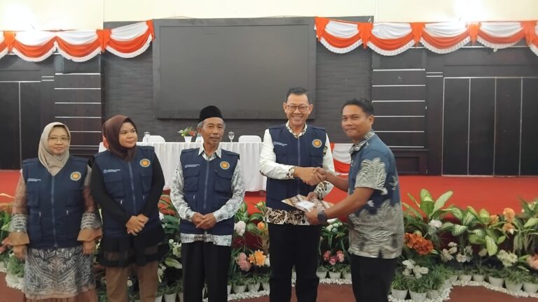 Penyerahan Sertifikat